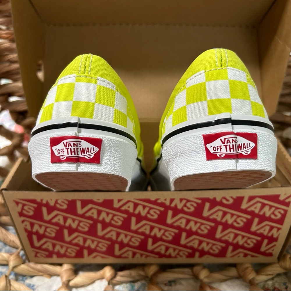 Vans Kids / Youth Neon Yellow Checkered Slip-On Sneakers 6.5 Women - 5 Men - Picture 8 of 11